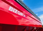 Duża ogromna przyczepa przeladowcza unia group bizon 36 3-osiowa plac korbanek