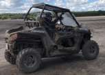 ciągnik rolniczy Polaris RZR 900 EPS używany lewy przód z ramą ochronną