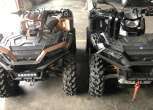 Atv Polaris używany Sportsman XP 1000 quad widok miedzianego i czarnego obok siebie