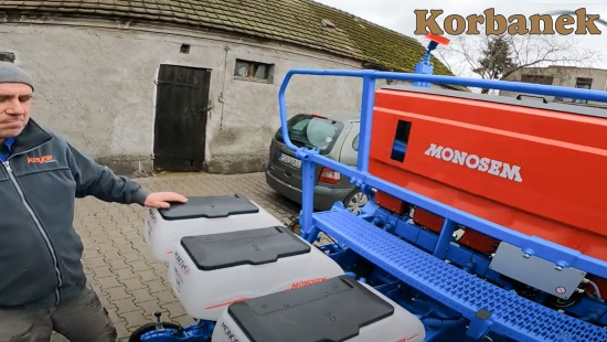 Pan Marian z miejscowości Mnichowo kupił siewnik Monosem od Korbanek