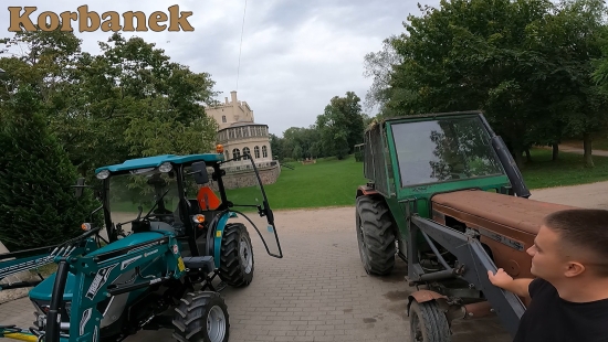 Zarządzający Zamkiem Wielkopolskim w Rokosowie zakupili do pielęgnacji terenów wokół zamku ciągnik Arbos 2025