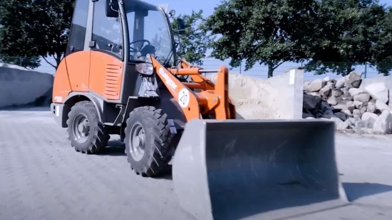 Ładowarka Weycor AR 320 z łyżką 