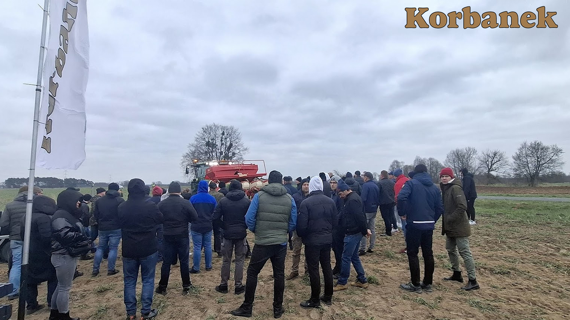 Każdy z uczetników pokazu mógł sprawdzić naocznie, czy wysiew oraz podsiew nawozem miał miejsce i czy był precyzyjny
