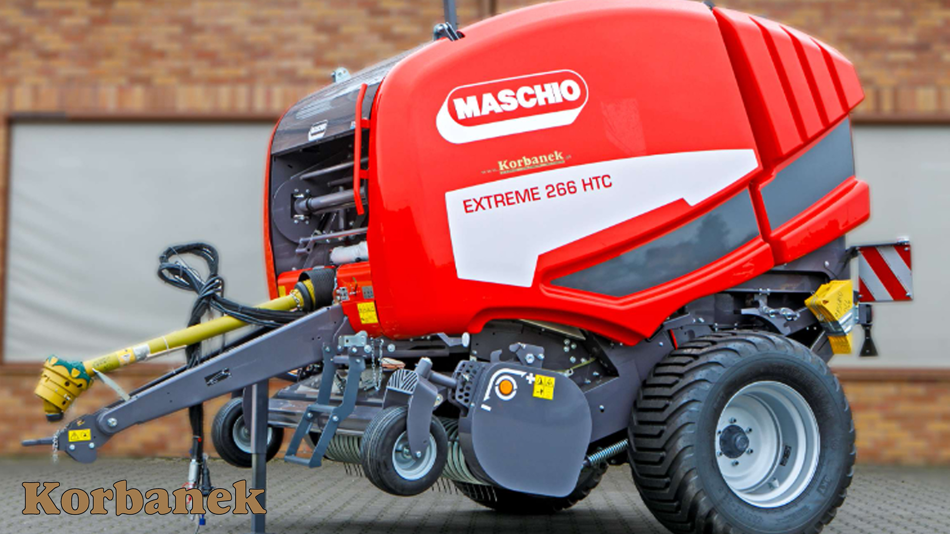 W prasie Maschio Extreme 266 rolka dociskowa podbieracza została całkowicie przebudowana. Posiada ona szeroki zakres regulacji położenia, wraz z nowym systemem amortyzacji