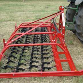 Włóka na pola łąki pastwiska model Niwa z firmy Expom Krośniewice maszyna zawieszana hydraulicznie składana