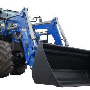 Ładowacz czołowy Xtreme M w kolorze niebieskim zamontowany na niebieskim traktorze New Holland www.korbanek.pl