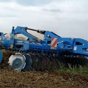 Lemken Rubin na polu podczas pracy 