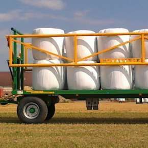 Przyczepa PB 16 do bel, trzyosiowa, najdłuższa platforma z oferty Metaltechu oferowana przez firmę Korbanek