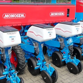 Różne modele siewników punktowych Monosem NG PLUS M