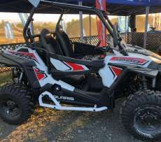 RZR Polaris XP 1000 EPS quad kolor czarny atv zawieszenie nadwozia Walker Ewans klatka ochronna pasy bezpieczeństwa felgi aluminiowe kierownica samochodowa wersja dla dwóch osób oświetlenie ledowe drzwi boczne kolor czarny nadwozia Koebanek.pl