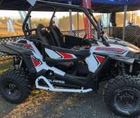 RZR Polaris XP 1000 EPS quad kolor czarny atv zawieszenie nadwozia Walker Ewans klatka ochronna pasy bezpieczeństwa felgi aluminiowe kierownica samochodowa wersja dla dwóch osób oświetlenie ledowe drzwi boczne kolor czarny nadwozia Koebanek.pl