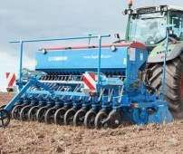 Siewniki zawieszane mechaniczne Lemken typ Saphir 8 podczas siewów Korbanek.pl