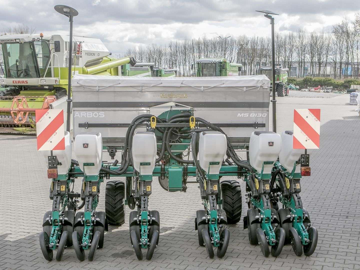 Siewnik punktowy do kukurydzy z podsiewaczem nawozów ARBOS na ramie teleskopowej 6 rzędowy