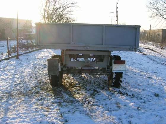 sprawna technicznie przyczepa rolnicza IFA 6T 1981 r