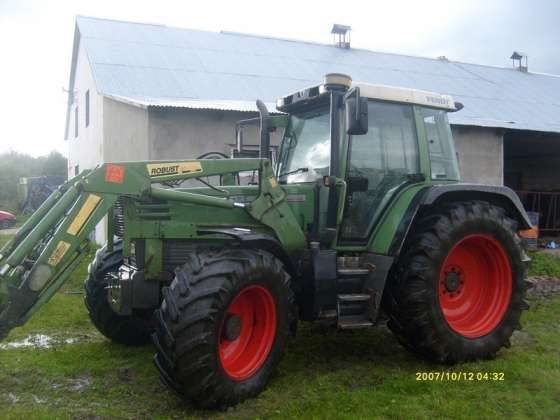 Używany traktor rolniczy Fendt 511 z ładowaczem maki Stoll malowanym w kolorze ciągnika 