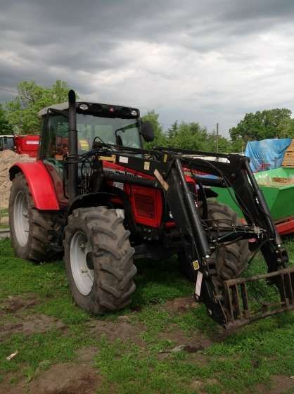 Ciągnik rolniczy Massey Ferguson 5465 z ładowaczem czołowym bez osprzęu korbanek.pl