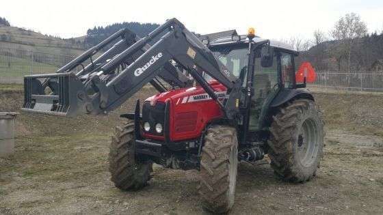 Używany Ciągnik rolniczy Massey Ferguson 4455 2006 r z ładowaczem czołowymlewy przód