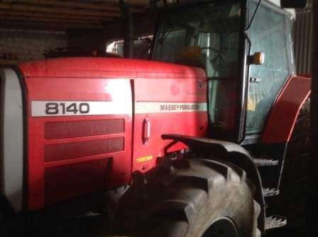 Bok Ciągnik Massey Ferguson 8140 ogumienie korbanek