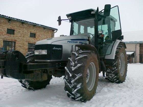 Używany traktor rolniczy Lamborghini 1060 z 2002 roku z zamontowanym obciążnikiem przednim 