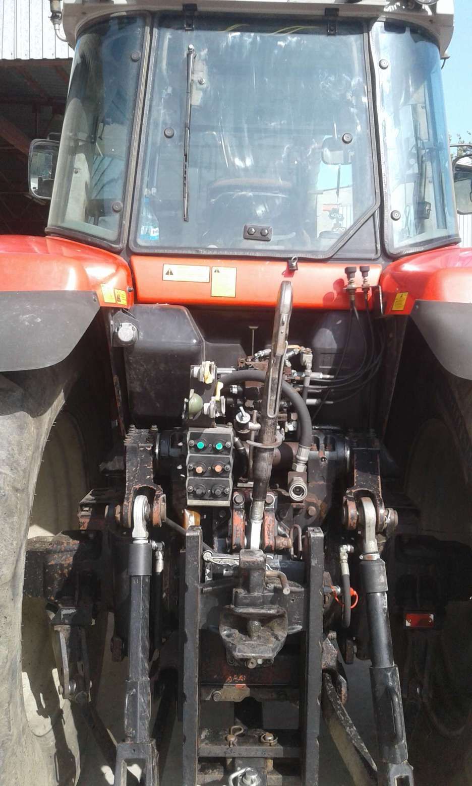 Tylny TUZ w traktorze Massey Ferguson 8240