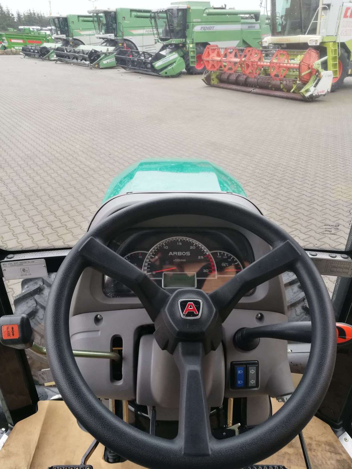 Kierownica w ciągniku Arbos 3055 - traktor Twojego gospodarstwa