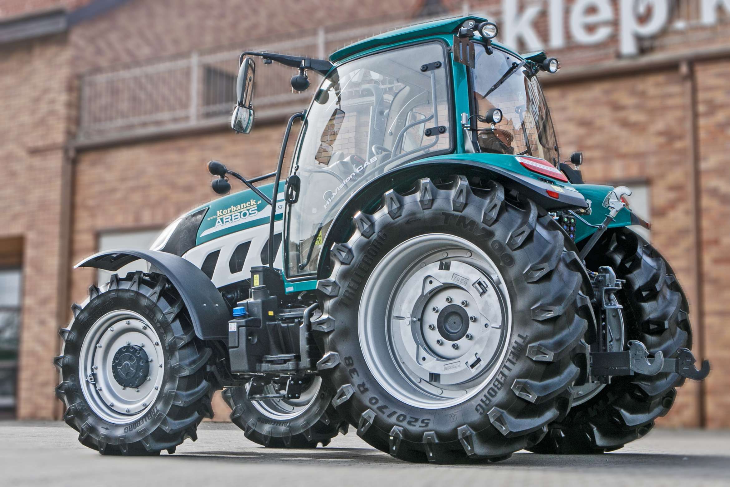 Ciągnik rolniczy Arbos 5130 Advanced Gen 2 Stage V widok na tył z lewej strony