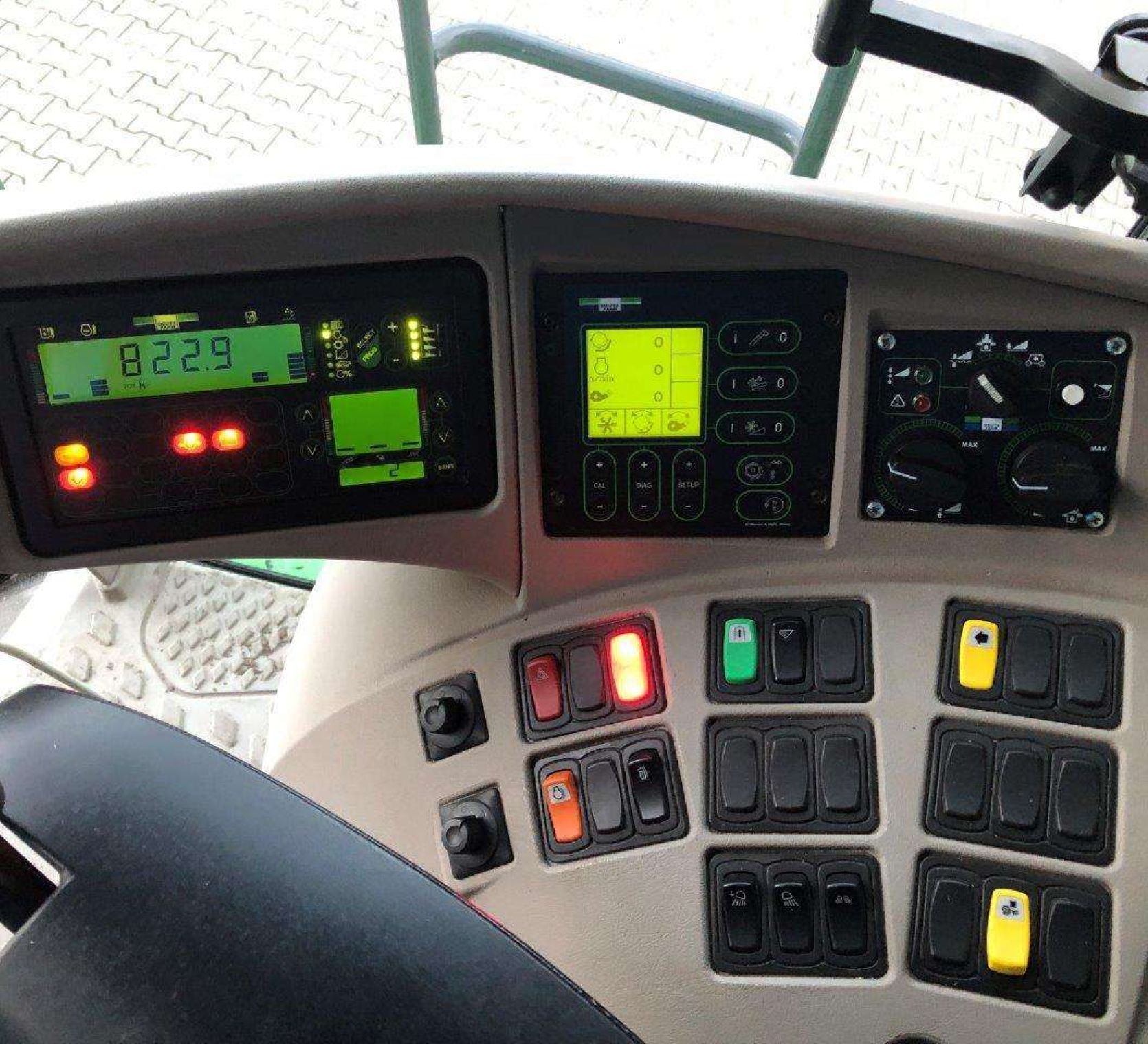 Panel operatora w kombajnie Deutz Fahr C9205TS Deutz Fahr C9205TS panel operatora