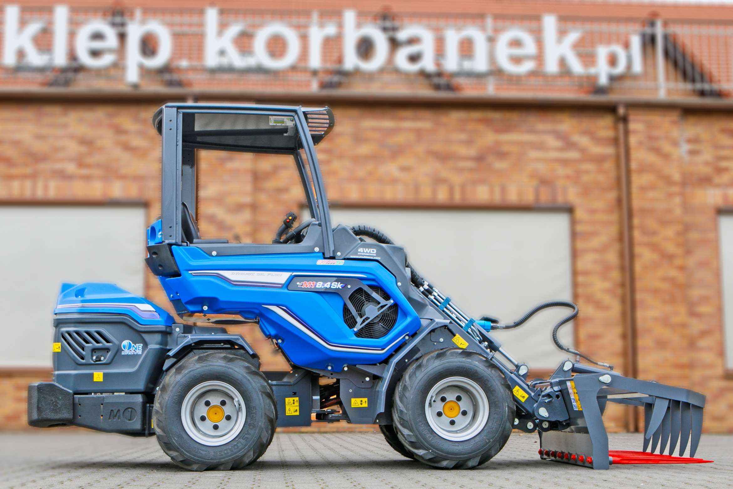 Multione seria 8 Kubota Korbanek bok maszyny  ramię krokodyl