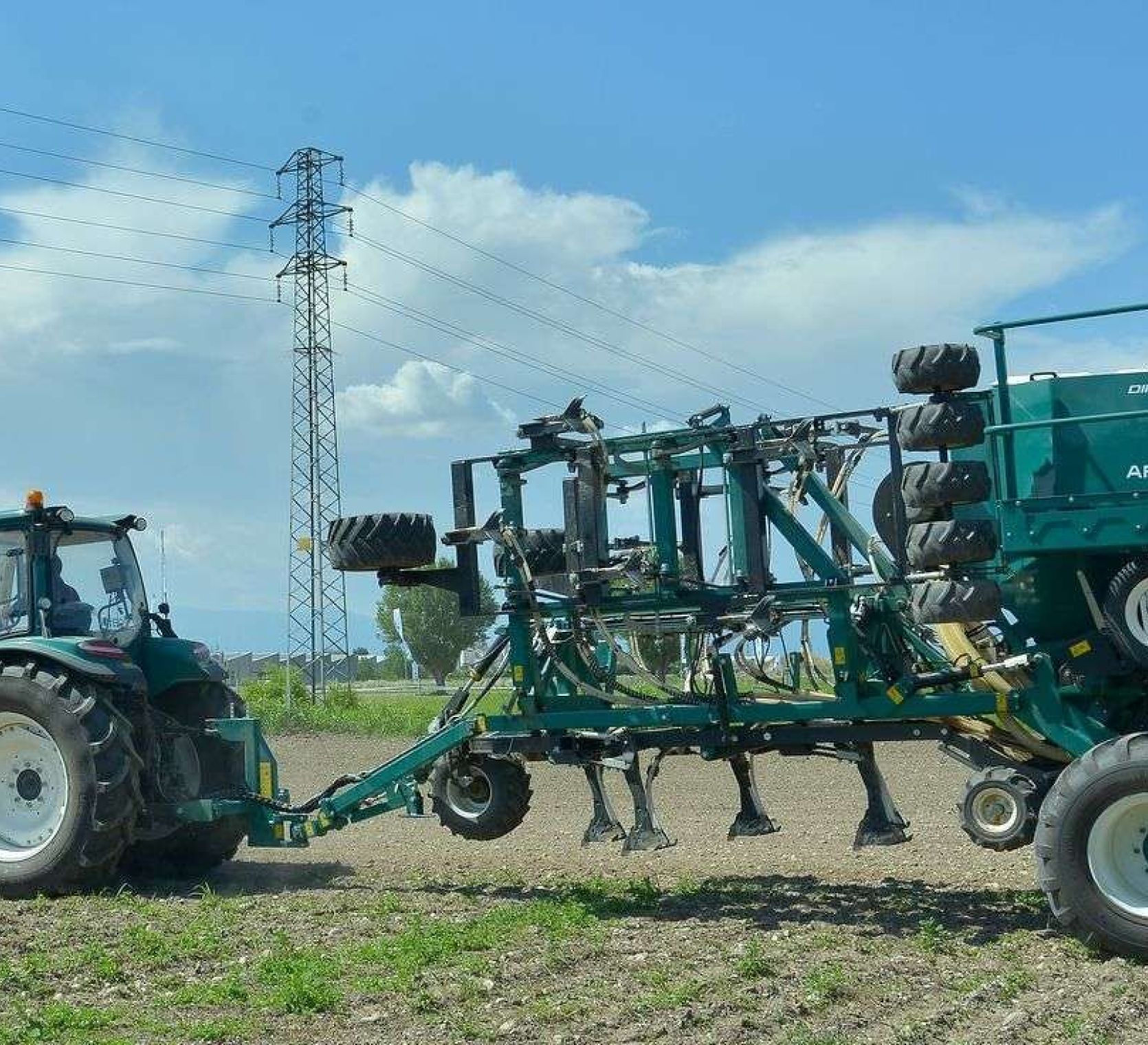 Siewnik bezorkowy Arbos Direkta na ramie złożonej do transportu