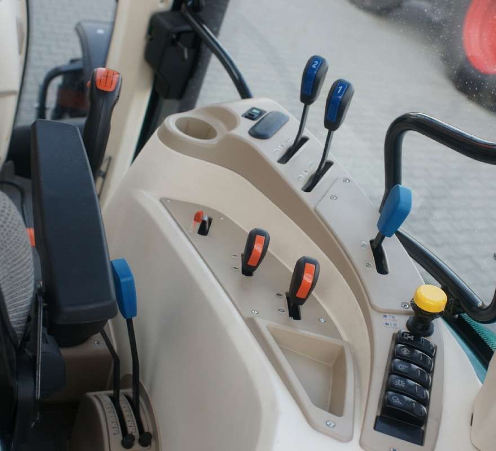 Sterowanie wyjsciami hydraulicznymi Arbos 5115 Ciągnik rolniczy Arbos 5115 Sterowanie wyjściami hydraulicznymi