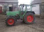 Ciągnik Fendt 309 z 1984 roku w gospodarstwie widok na prawy bok 