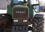 Przód traktora używanego Fendt 310 z logo producenta 