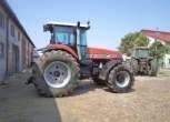 Prawy bok uzywanego ciągnika rolniczego Massey Ferguson 9240 