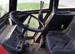 Kabina w ciągniku rolniczym Massey Ferguson 8110 