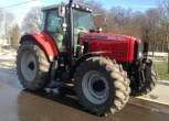 Ciągnik Massey Ferguson z przednim TUZem 7495