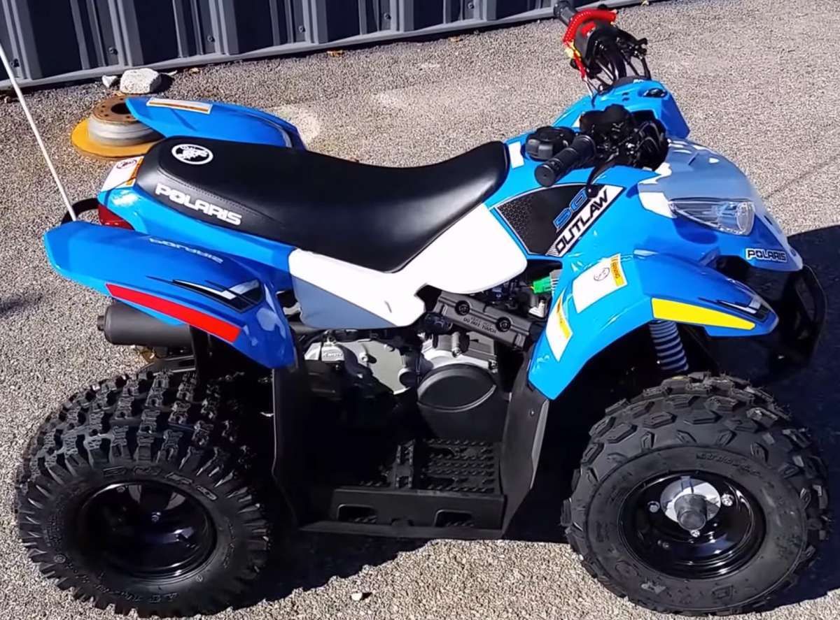 Outlaw 50 Polaris dla dzieci quad kolor limonkowy antena z flaga korbanek.pl