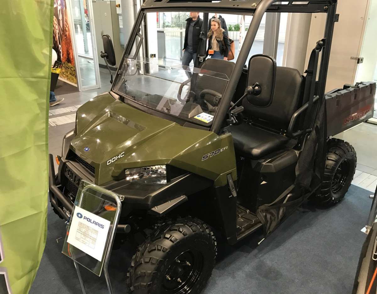 Ranger 570 EPS Polaris  kolor zielony paka załadunkowa pasy bezpieczeństwa kierownica samochodowa pasy bezpieczeństwa zderzak przedni metalowy felgi stalowe napęd 2x4 4x4 EPS wspomaganie