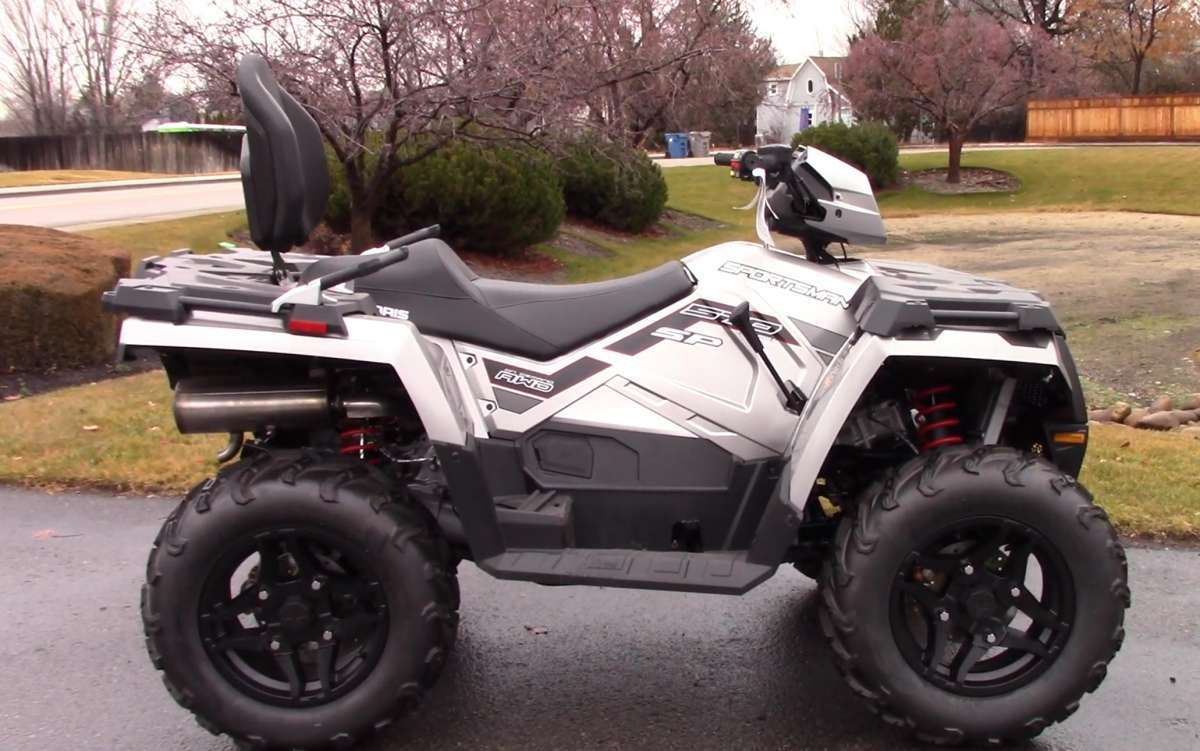 Quad Polaris Sportsman 570 SP Touring z homologacja T3 kolor srebrny alufelgi klasyczna kierownica motocyklowa lusterka w na kierownicy wersja dla dwóch osób 