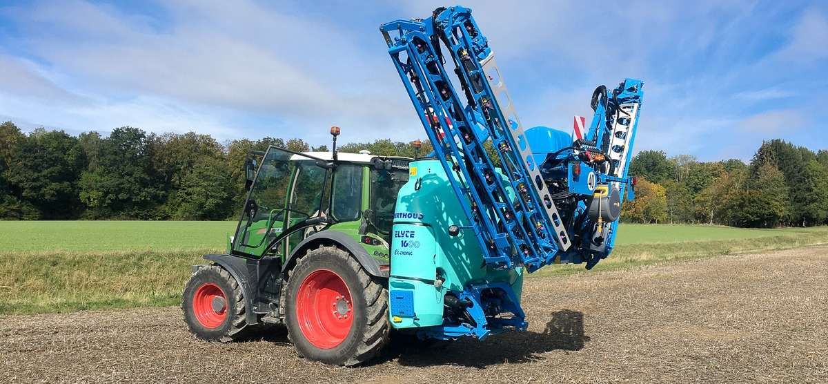 Opryskiwacz Berthoud ELYTE z ciągnikiem FENDT