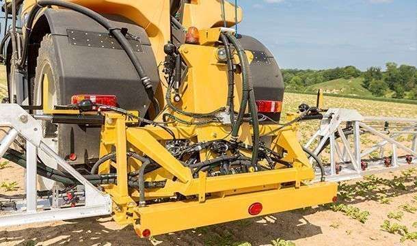 Zawieszenie belki w opryskiwaczu Challegner RoGator 655D