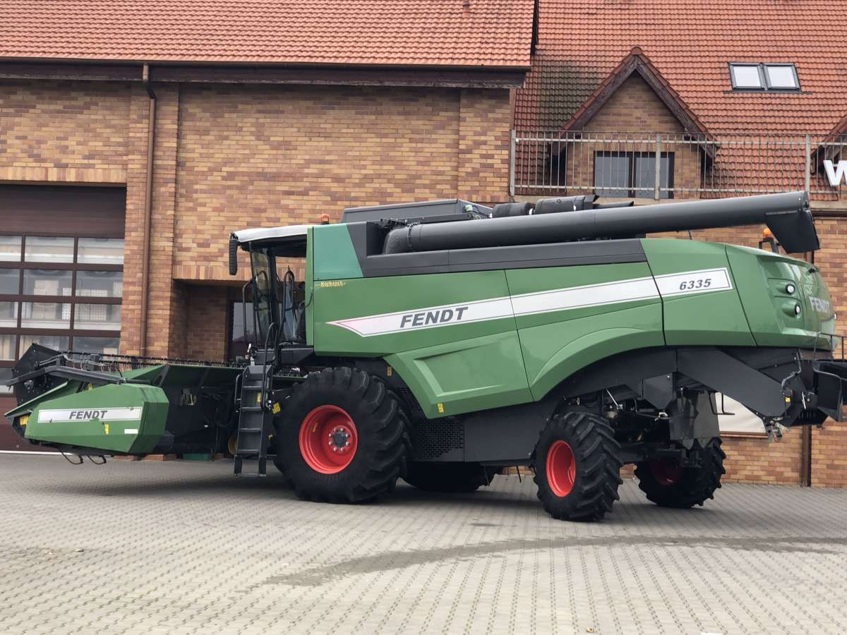 Kombajn zbożowy Fendt 6335C