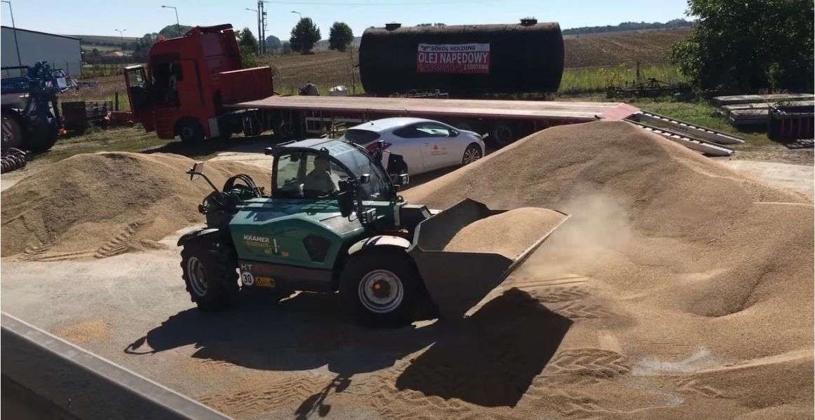 Solidna niemiecka ładowarka Kramer KT 559 z łyżką do materiałów sypkich od www.korbanek.pl