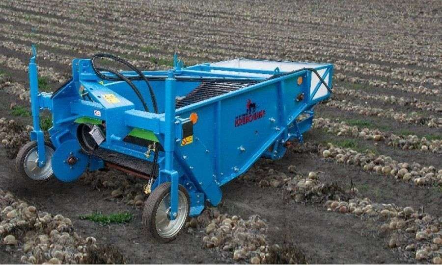 kopaczka do cebuli saturn z653/1 widok pod skosem promocja korbanek.pl kopaczka do cebuli saturn z653/1 kwadrat kopiący