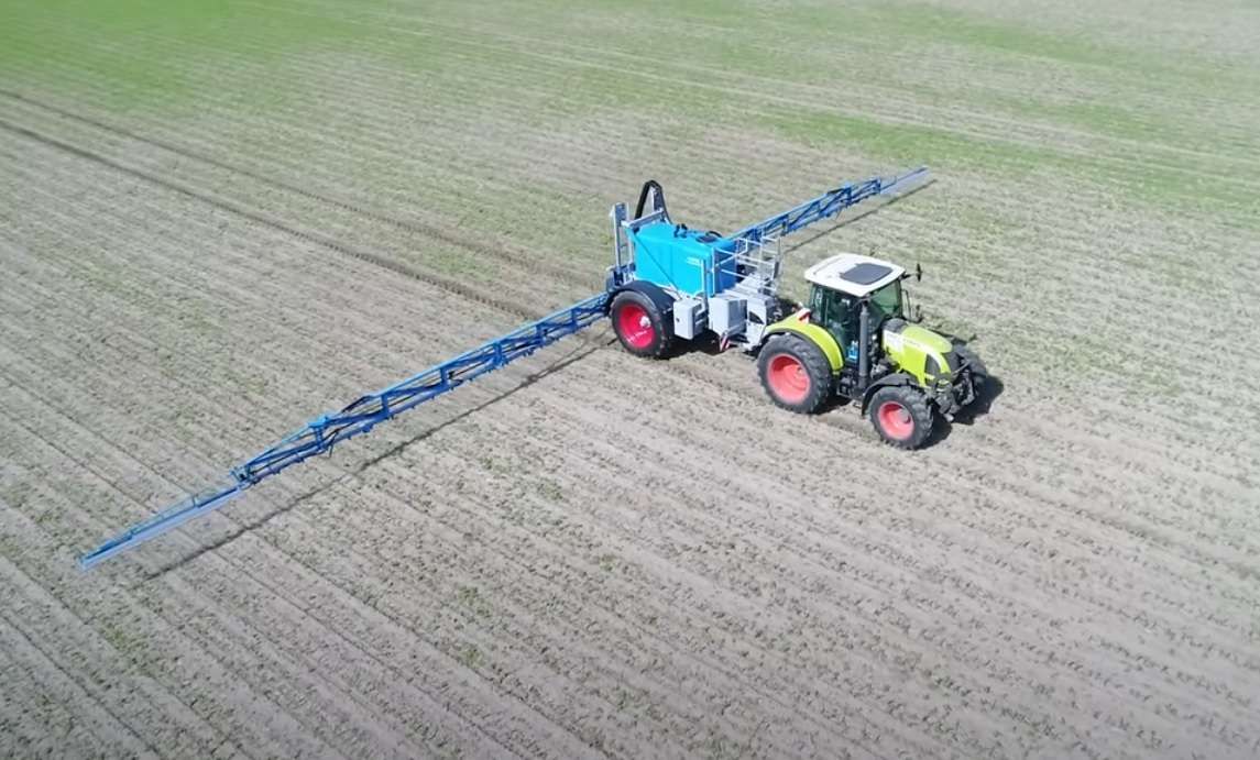Lemken PRIMUS podczas pracy na polu