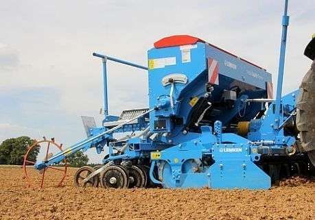 Siewnik zawieszany mechaniczny Lemken typ Saphir 8 siewnik mechaniczny lemken saphir 7 podczas pracy