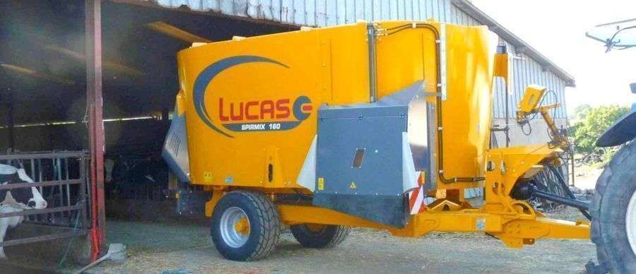 Wóz paszowy firmy LUCAS model Spirmix Klapa Wóz paszowy LUCAS Spirmix Klapa