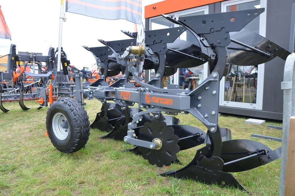 FEN - pług obracalny firmy MANDAM FEN pług obracalny firmy Mandam na targach AGRO-SHOW