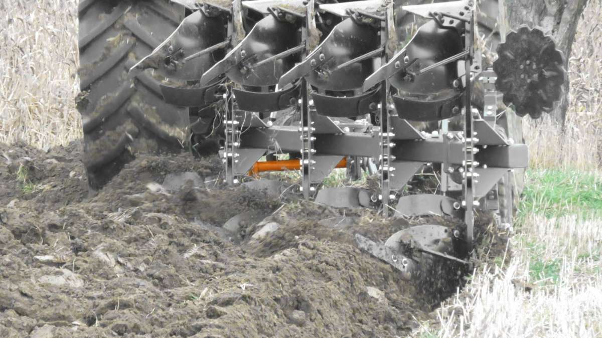 Pług zawieszany obracalny lekki FEN firmy MANDAM