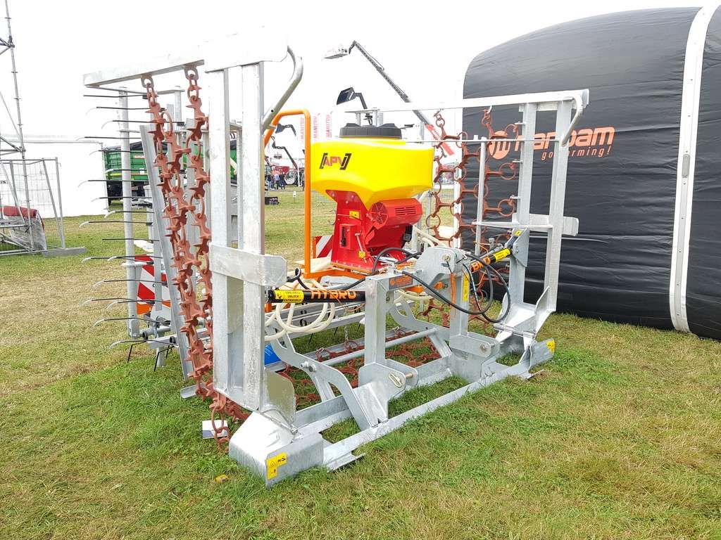 Chwastownik HYBRO firmy Mandam na targach rolniczych AGRO-SHOW Bednary