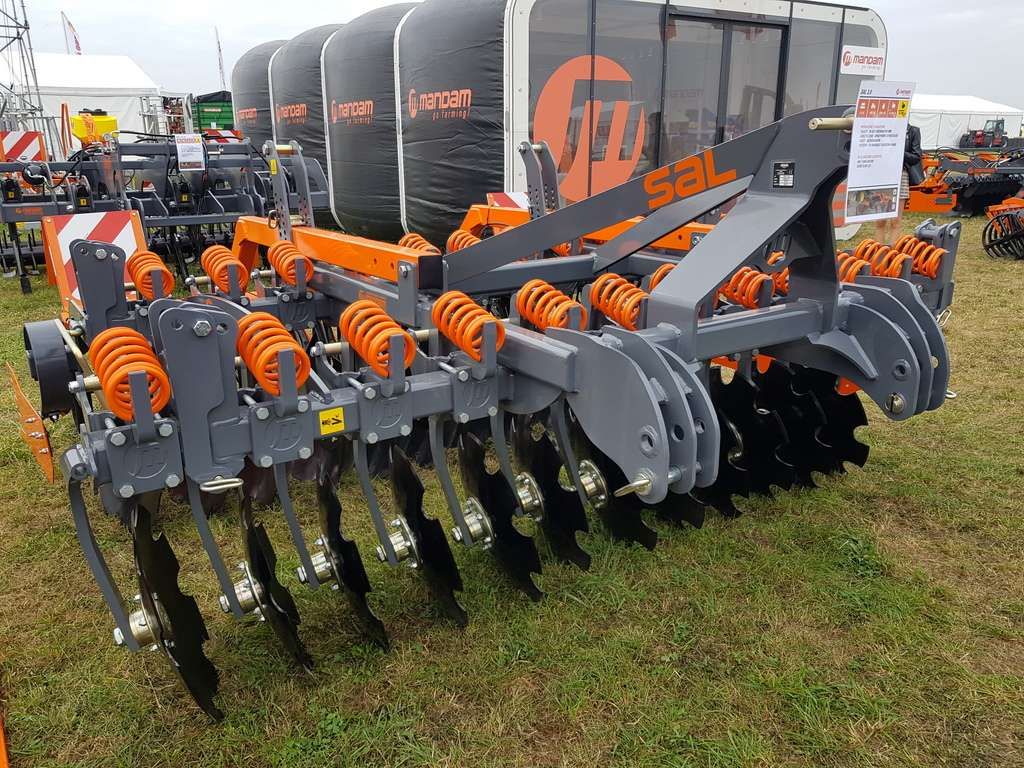Brona talerzowa MANDAM typ SAL 3,0 Brona talerzowa SAL 3,0 m firmy Mandam na targach rolniczych AGRO-SHOW Bednary
